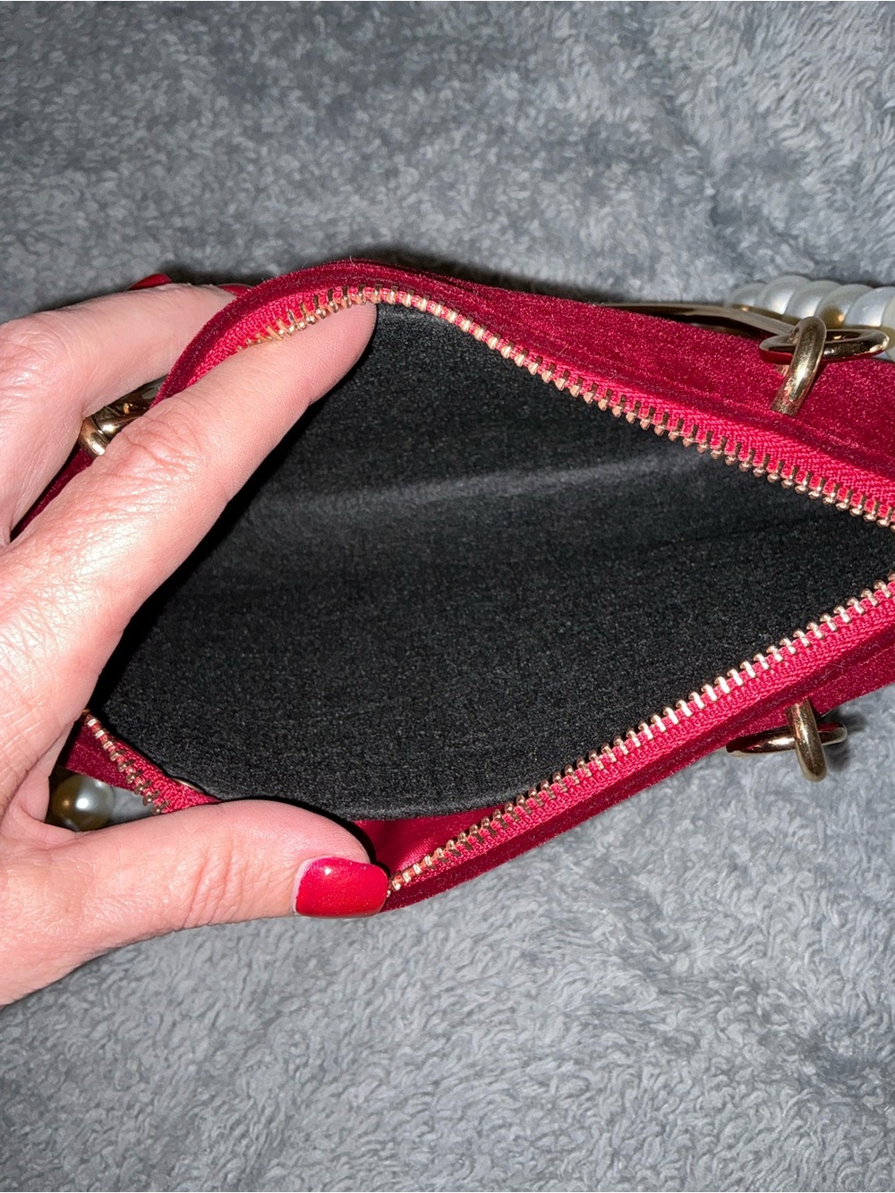 Gucci Beauty Red Velvet Pearl Handle Clutch Cosmetic Pouch Bee Embellished - Picture 8 of 8